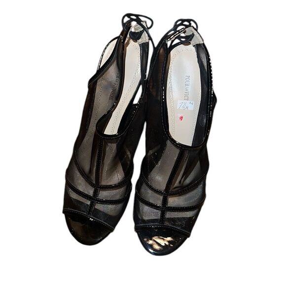 Pour La Victoire Black Patent Leather Wedge Sandals Size 7.5 - Picture 1 of 7